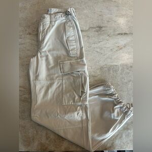 Aritzia TNA Adjustable Supply Cargo Pants in Cream/Gd Mullein!
